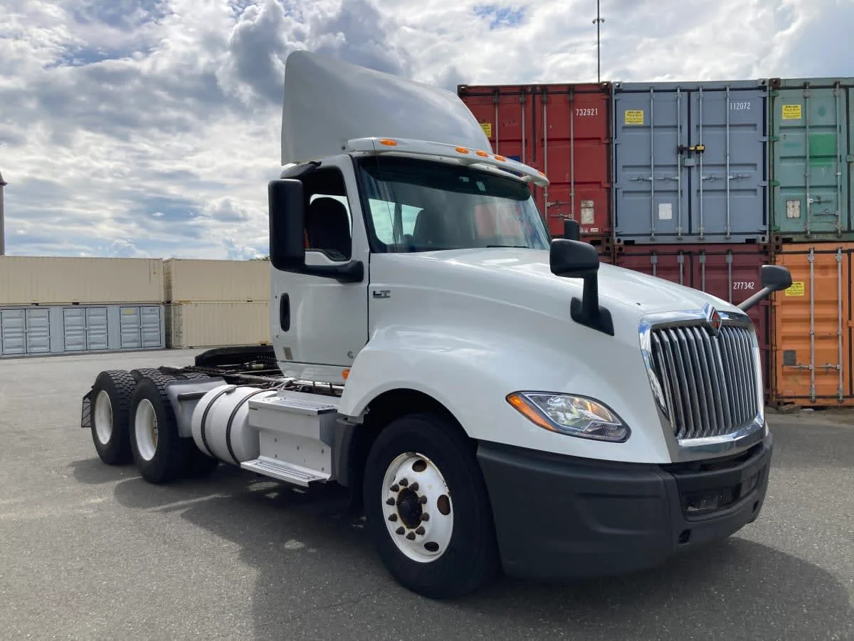 2019 International LT in Springfield, MA — photo 3