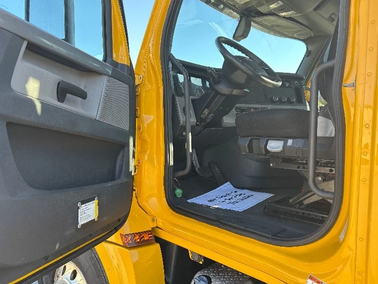 2019 Freightliner in Braintree, MA — photo 9