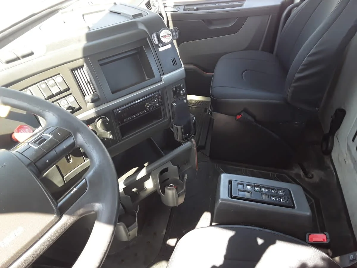 2019 Volvo VNL 860 in Montebello, CA — photo 7