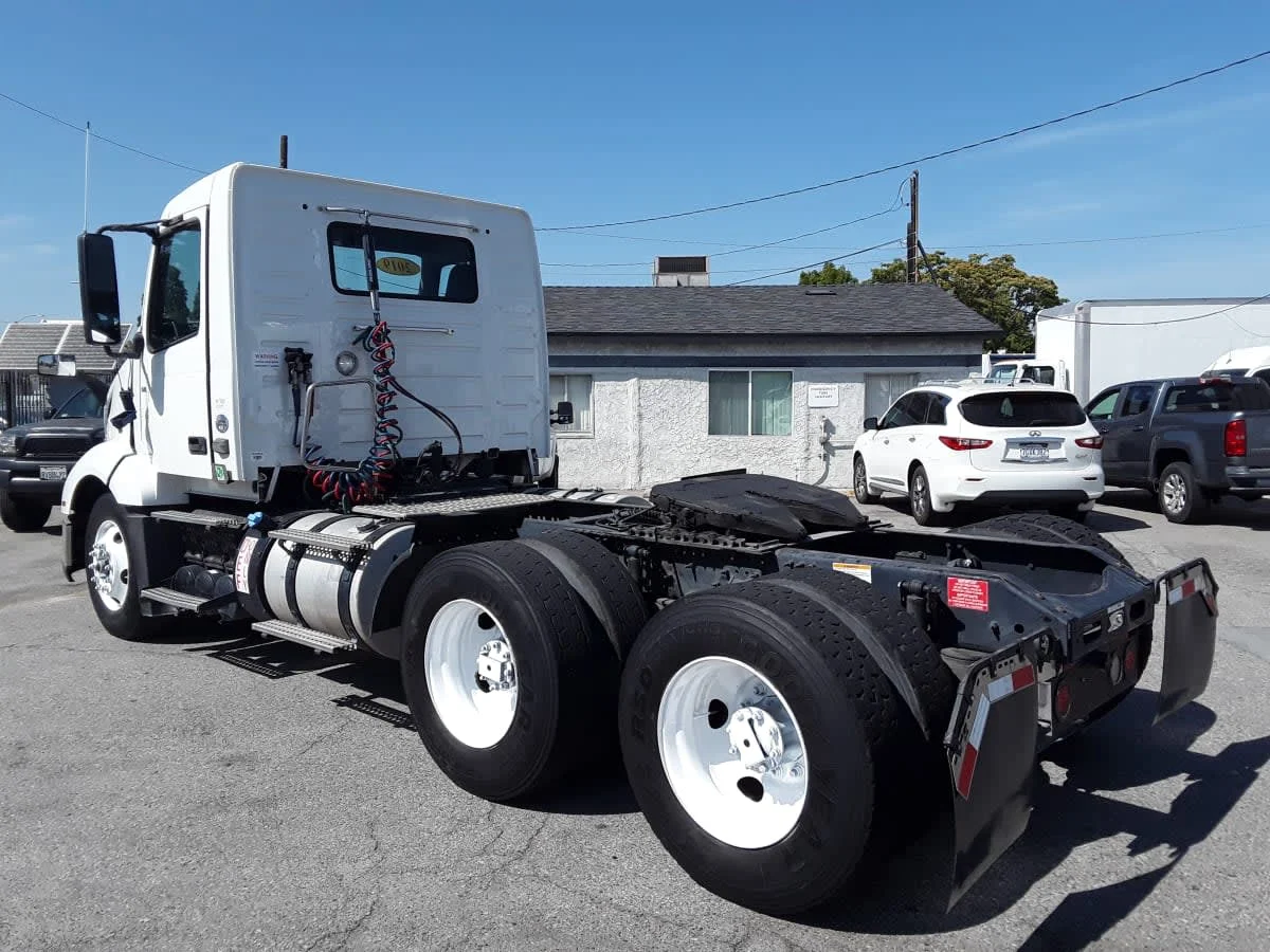 2019 Volvo VNL 860 in Montebello, CA — photo 6