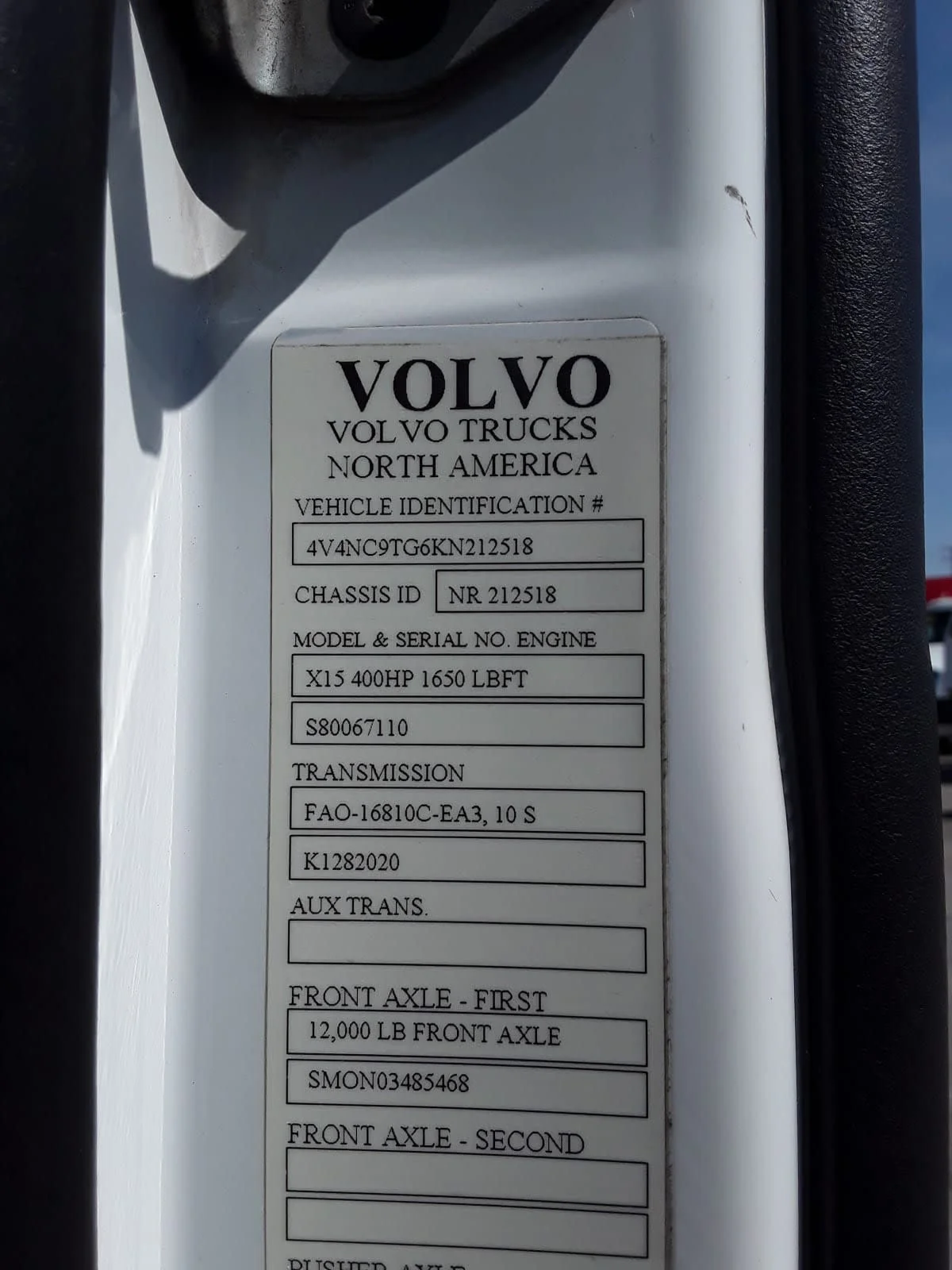 2019 Volvo VNL 860 in Montebello, CA — photo 10