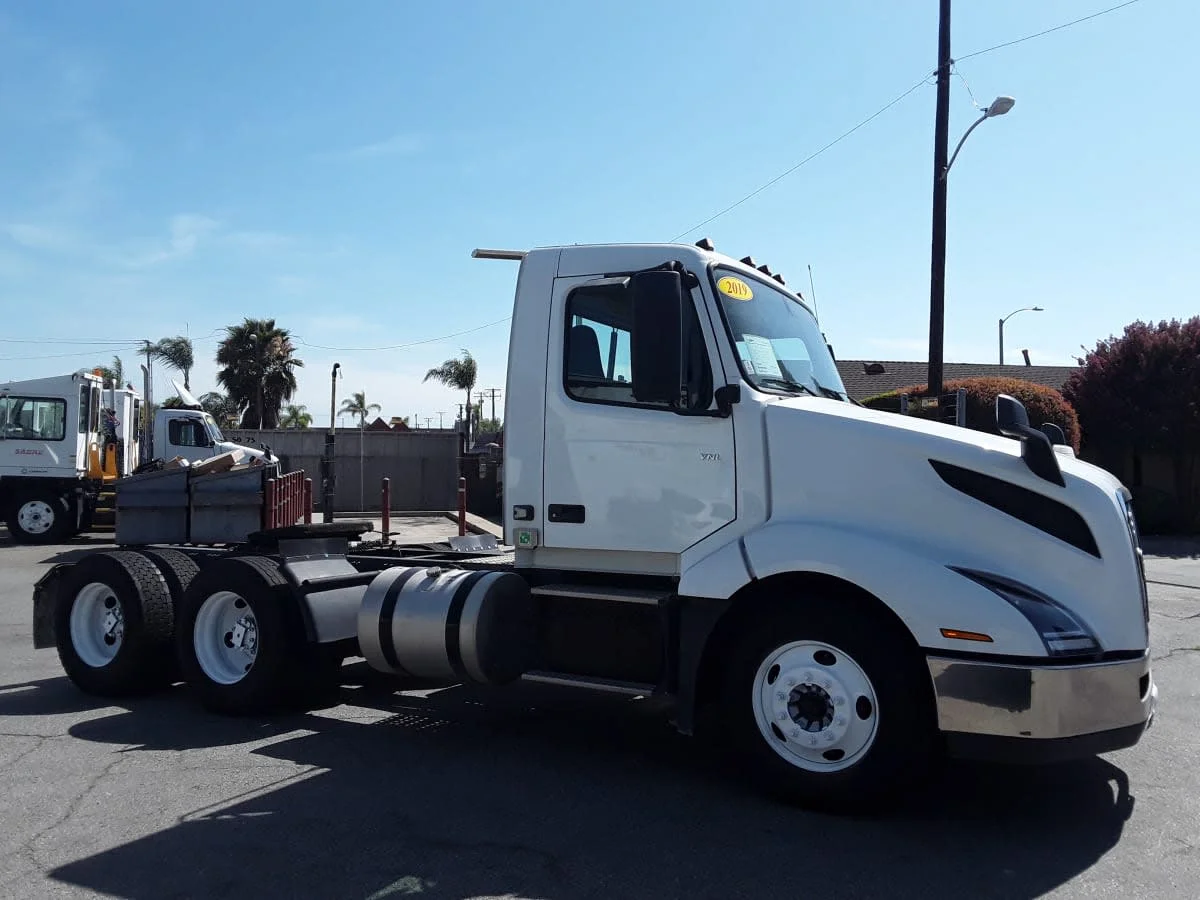 2019 Volvo VNL 860 in Montebello, CA — photo 3