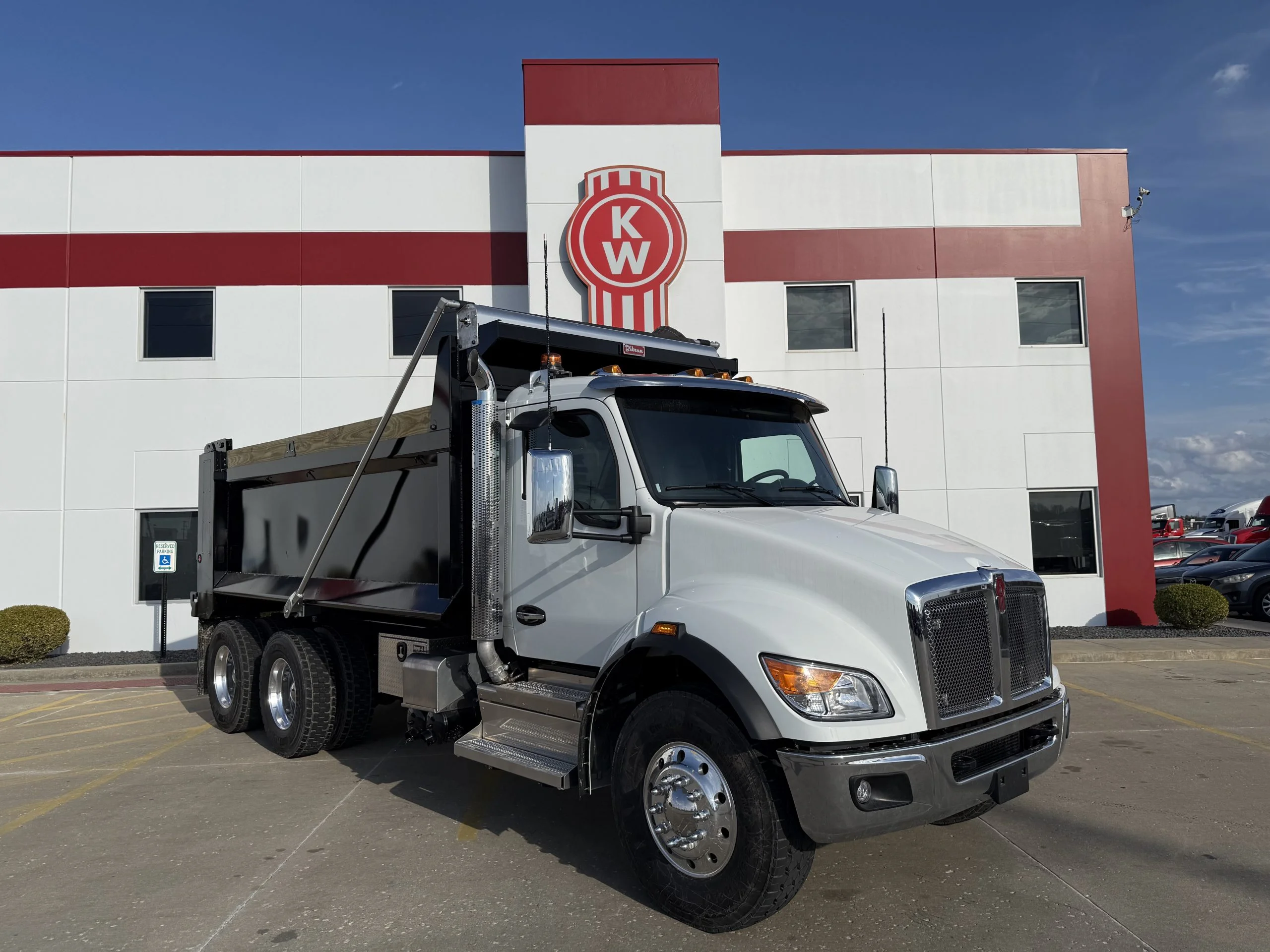 2027 Kenworth T480 - image 3