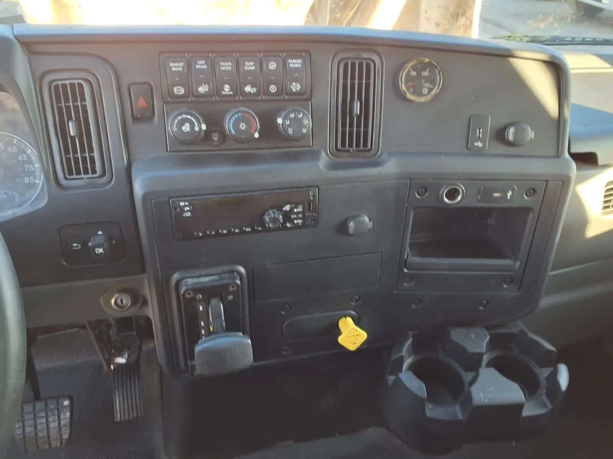 2020 International MV - image 12