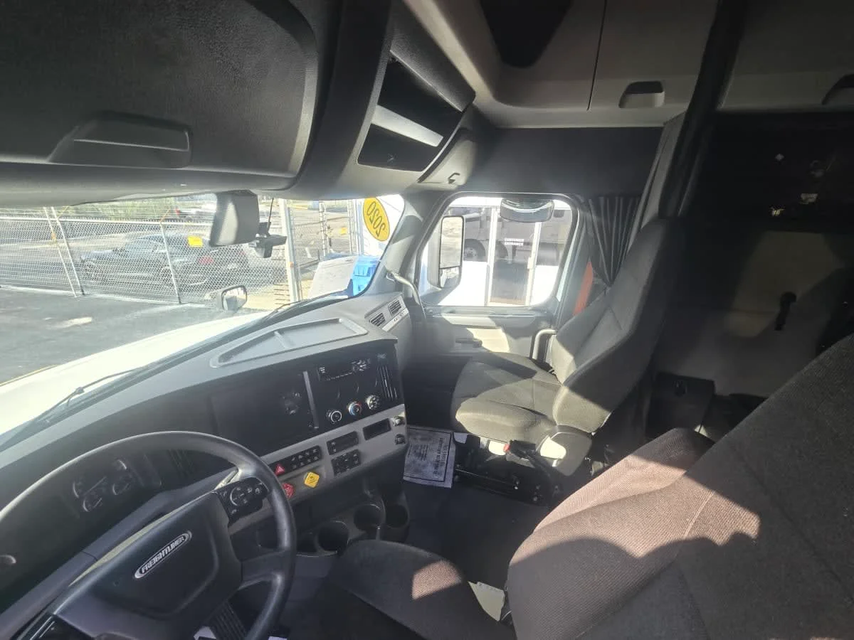 2020 Freightliner Cascadia in Tampa, FL — photo 7