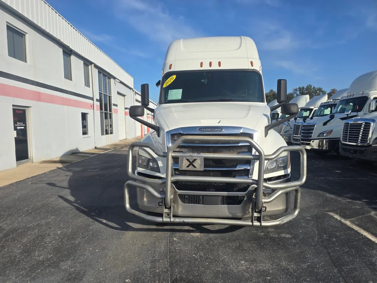 2020 Freightliner Cascadia in Tampa, FL — photo 2