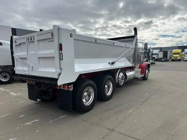 2023 Peterbilt 389 in Fontana, CA — photo 13