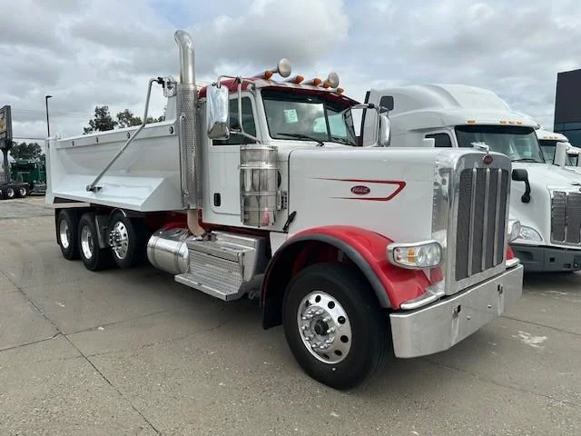 2023 Peterbilt 389 - image 14