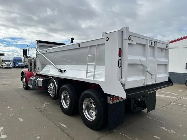 2023 Peterbilt 389 - image 2