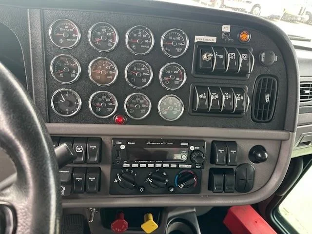 2023 Peterbilt 389 - image 10