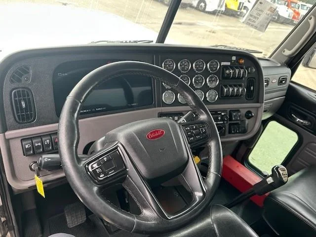 2023 Peterbilt 389 in Fontana, CA — photo 11
