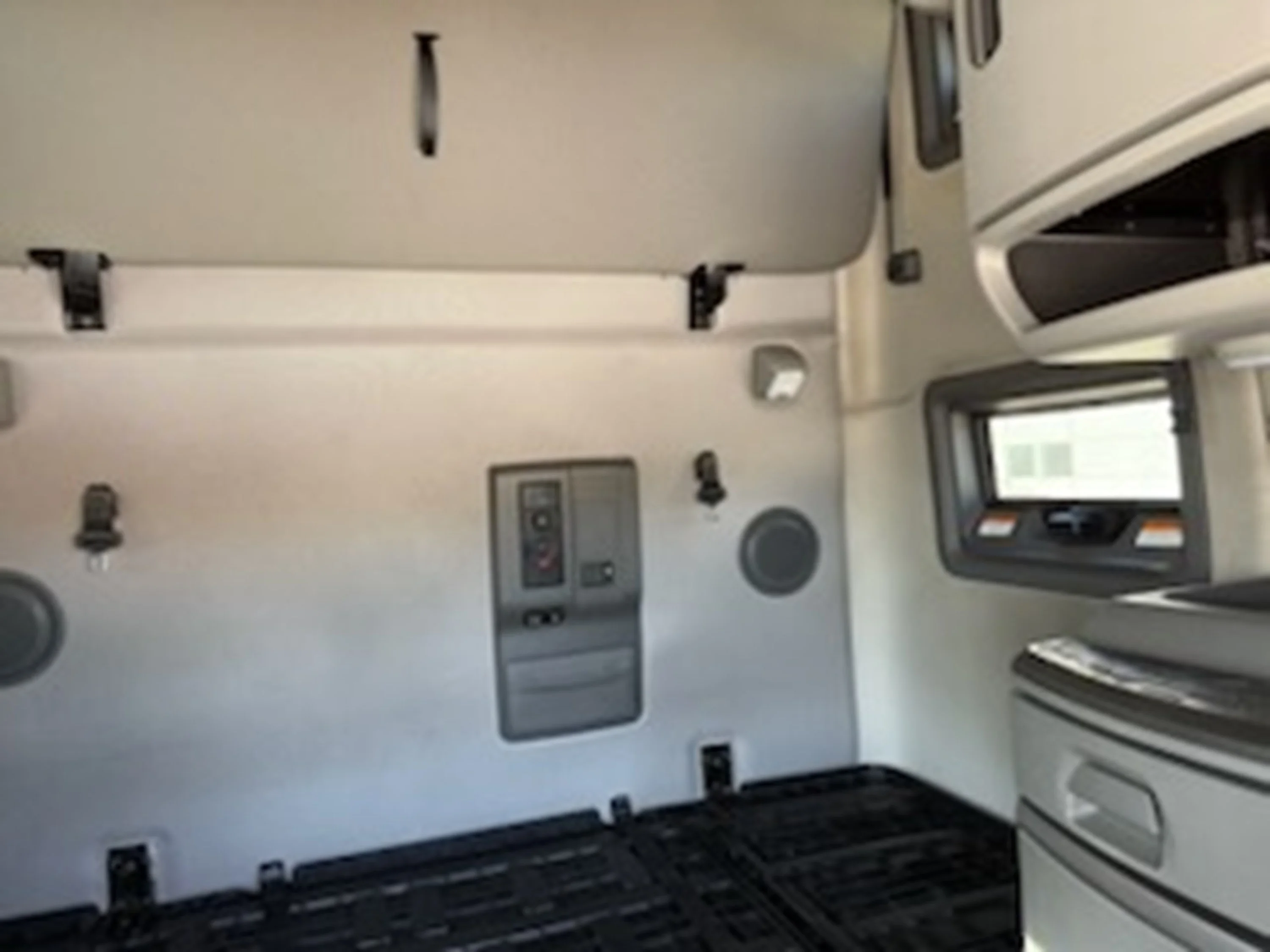 2021 Volvo VNL 760 - image 11