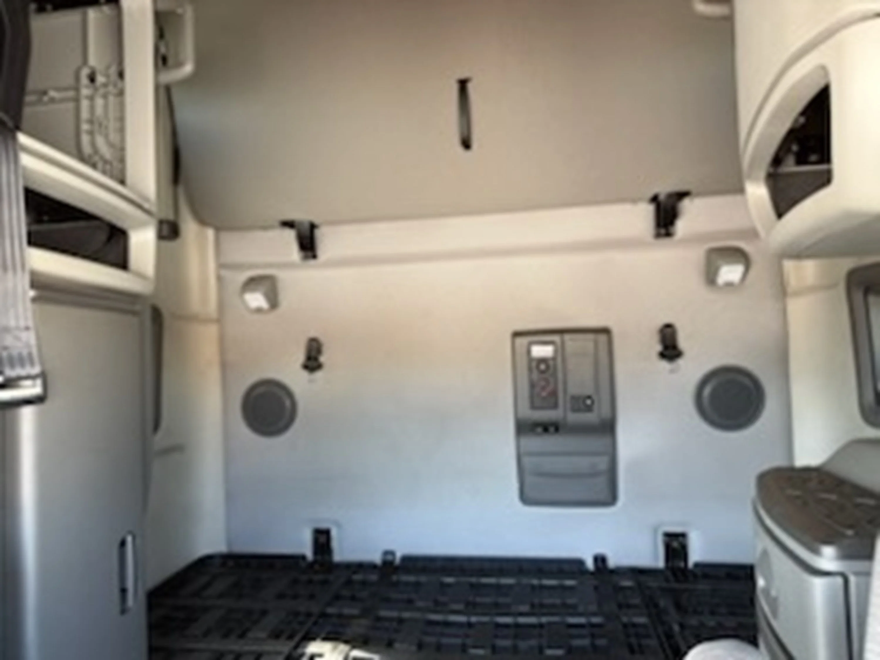 2021 Volvo VNL 760 - image 10