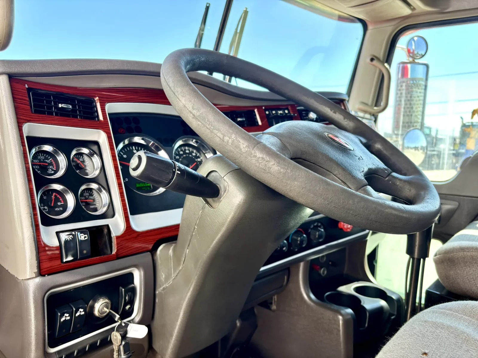 2009 Kenworth W900 - image 14