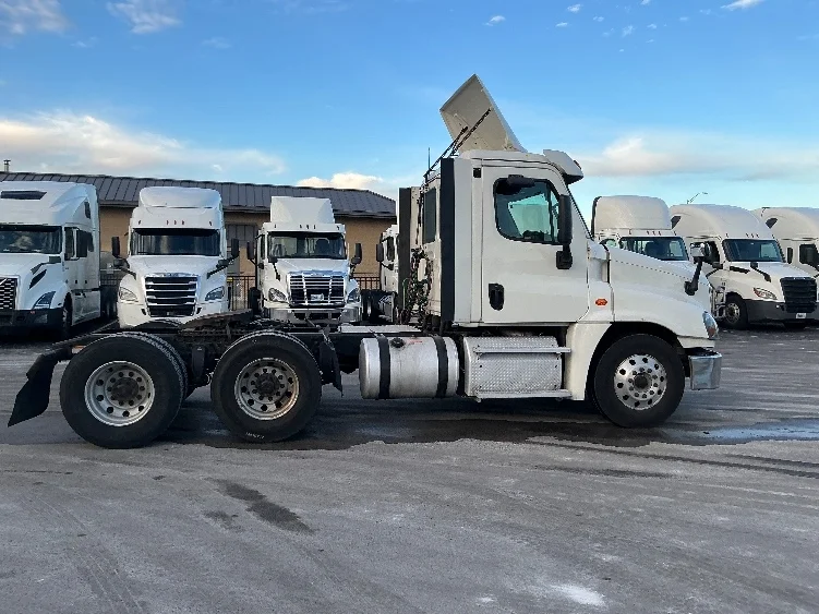 2019 Freightliner Cascadia in La Porte, IN — photo 8