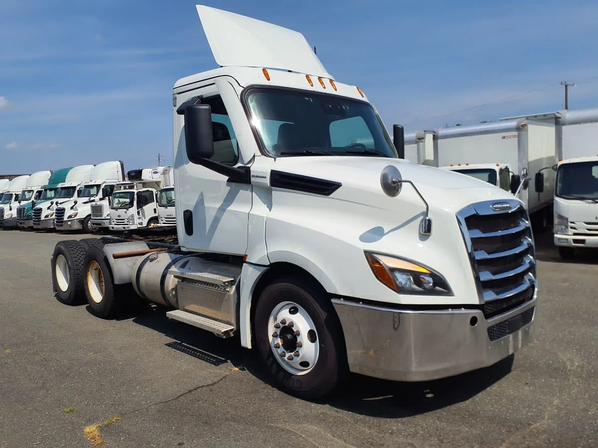 2021 Freightliner Cascadia - image 3