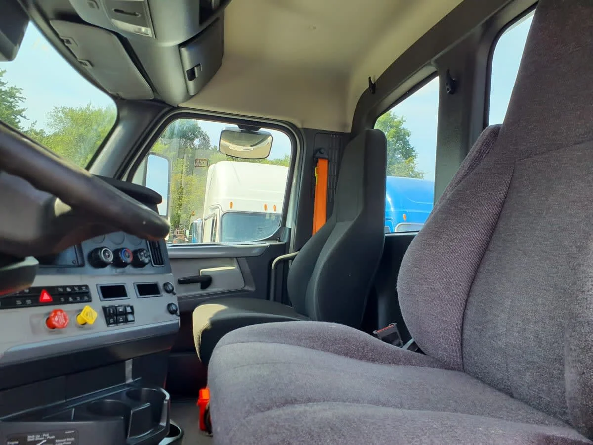 2021 Freightliner Cascadia in Springfield, MA — photo 10