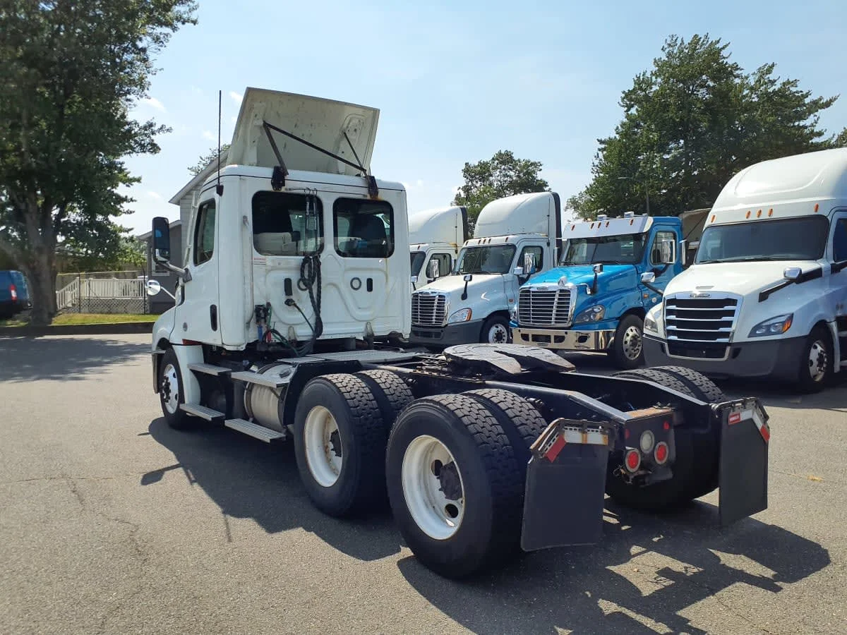 2021 Freightliner Cascadia in Springfield, MA — photo 6