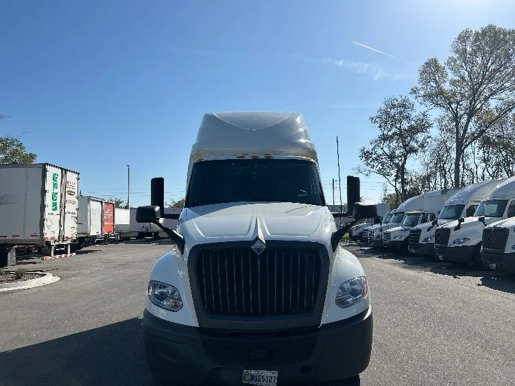 2023 International LT - image 2