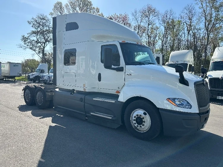 2023 International LT in Jacksonville, FL