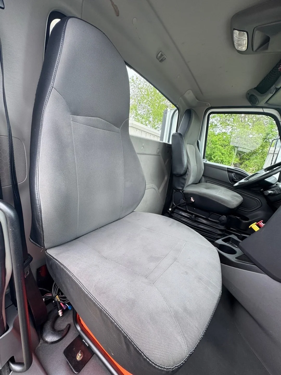 2021 International LT - image 6