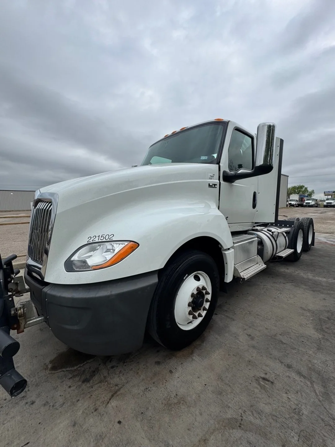 2021 International LT - image 7