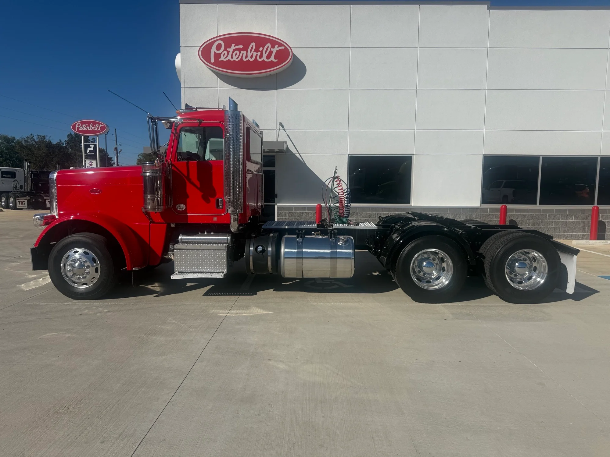 2021 Peterbilt 389 in Lowell, AR — photo 2