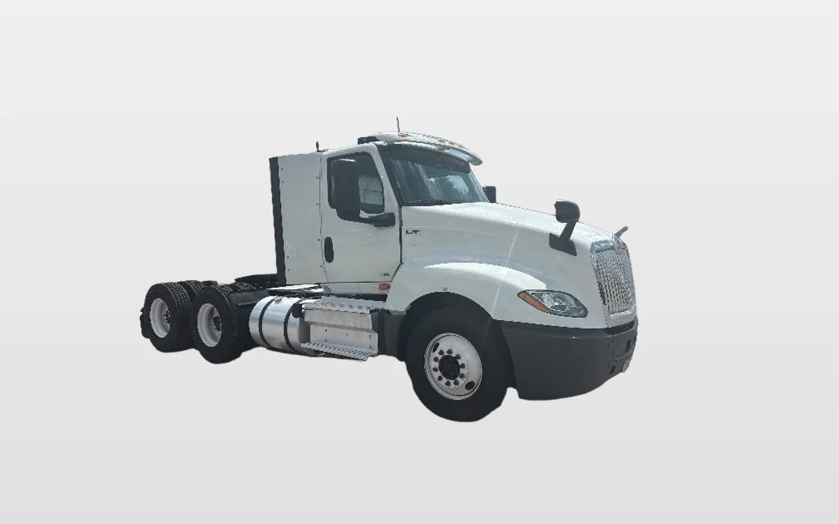 2019 International LT - image 1