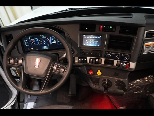 2027 Kenworth T680 in Fort Worth, TX — photo 3