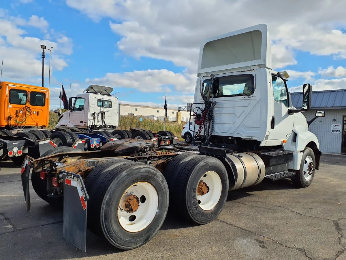 2019 International LT in Oak Creek, WI — photo 4