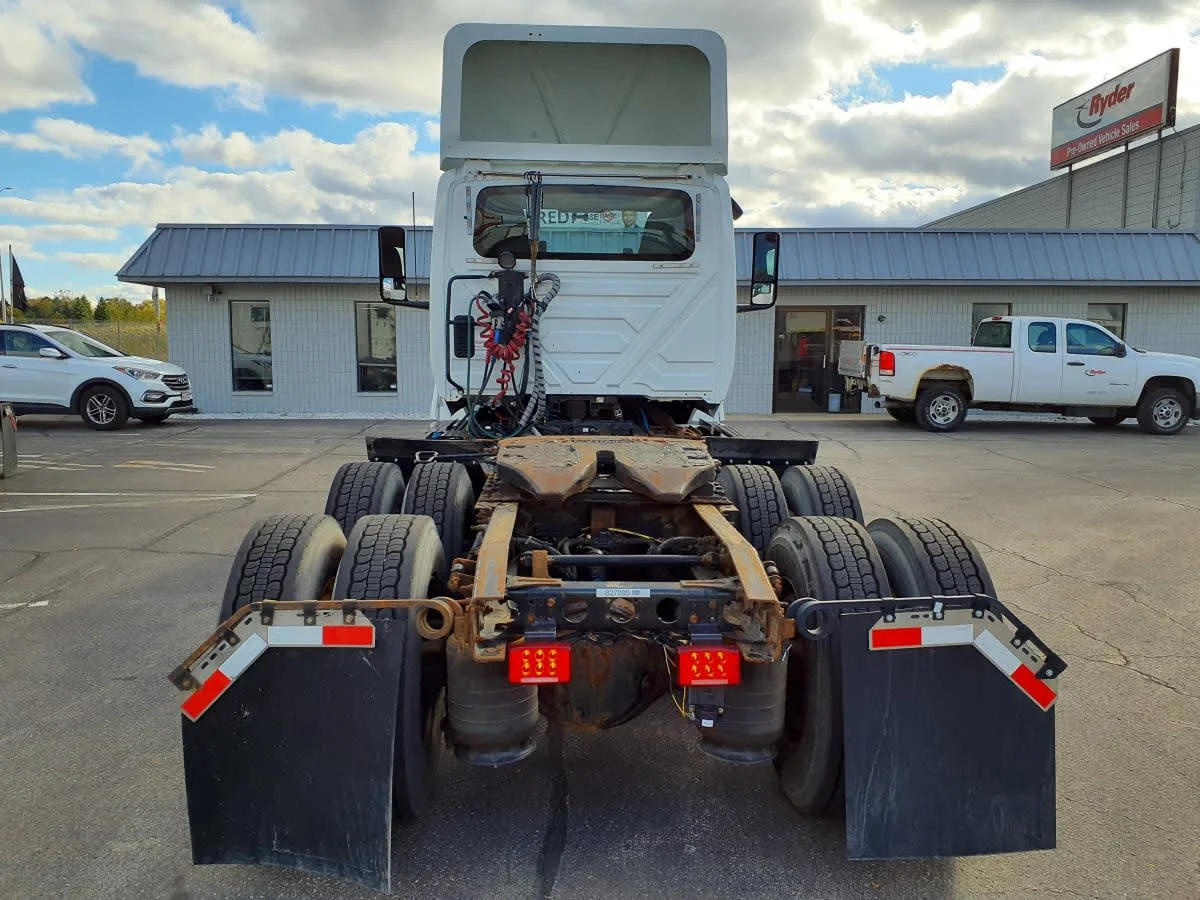 2019 International LT in Oak Creek, WI — photo 5