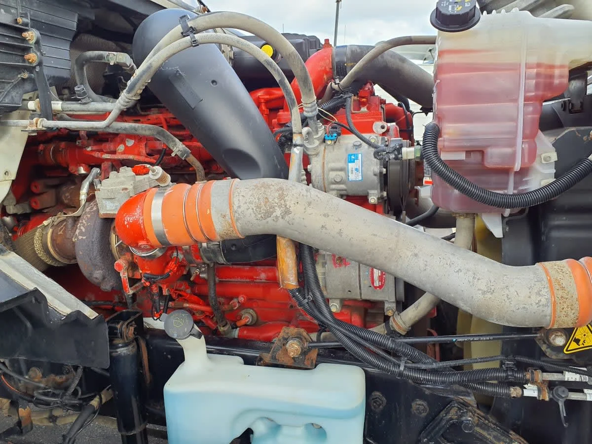 2019 International LT in Oak Creek, WI — photo 11