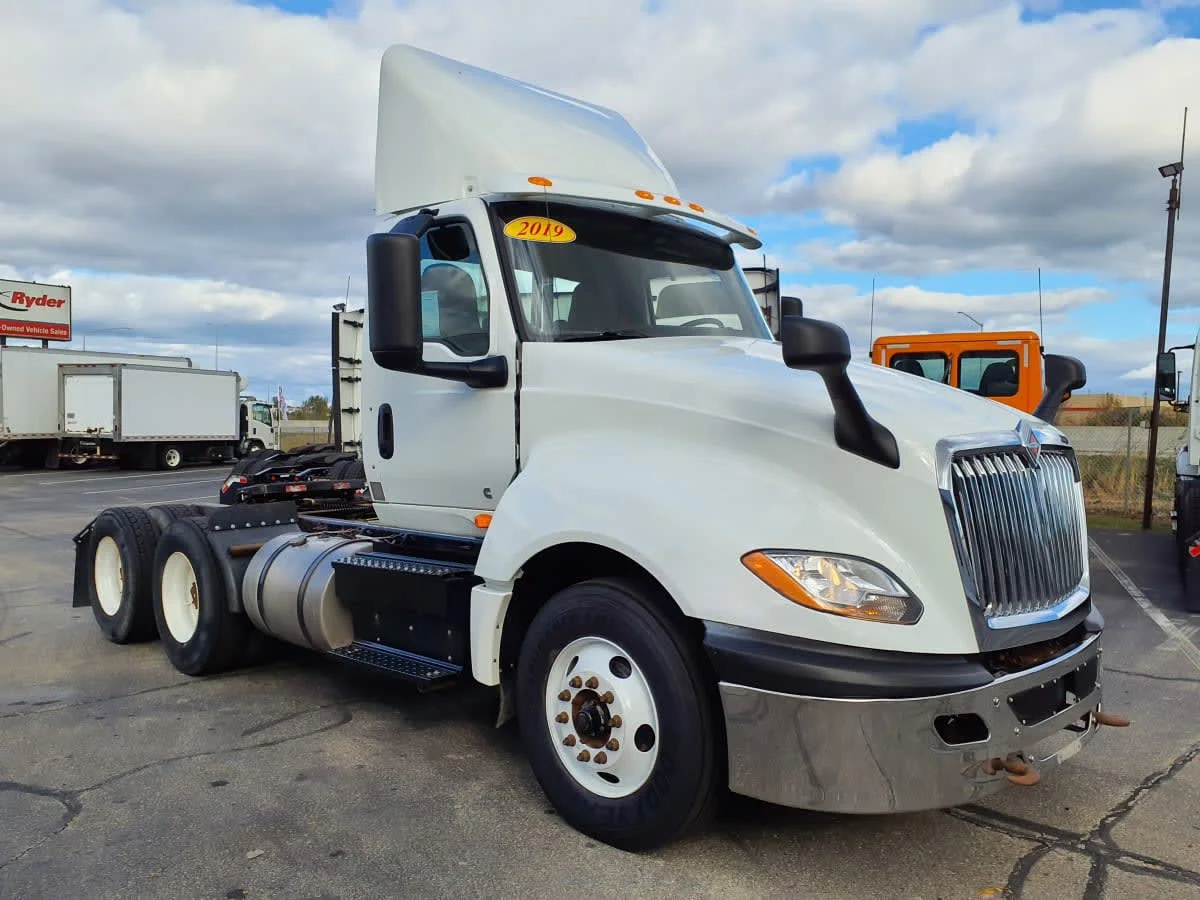2019 International LT in Oak Creek, WI — photo 3