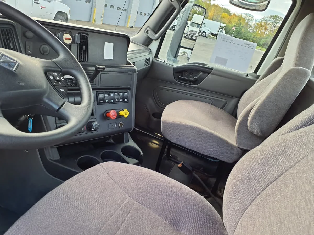 2019 International LT in Oak Creek, WI — photo 7