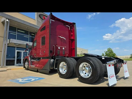 2027 Kenworth T680 in Springdale, AR — photo 12