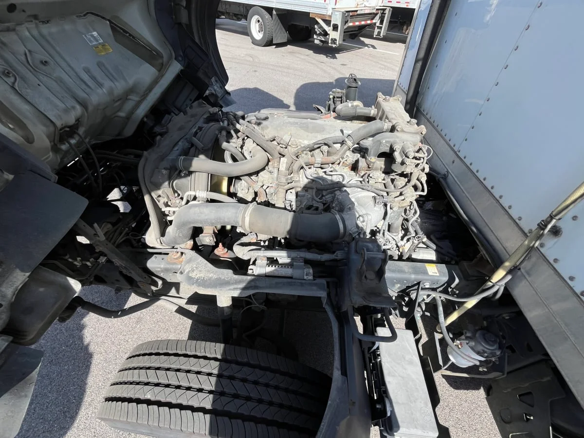 2018 Isuzu NPR - image 14