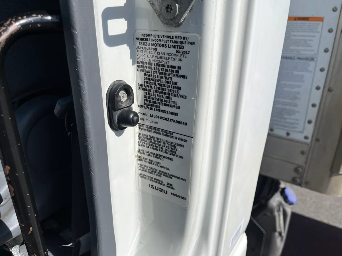 2018 Isuzu NPR - image 13