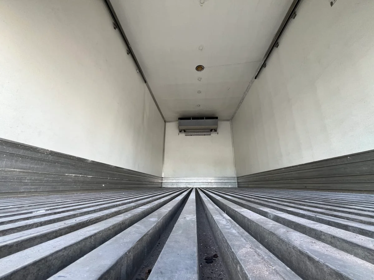 2018 Isuzu NPR - image 9