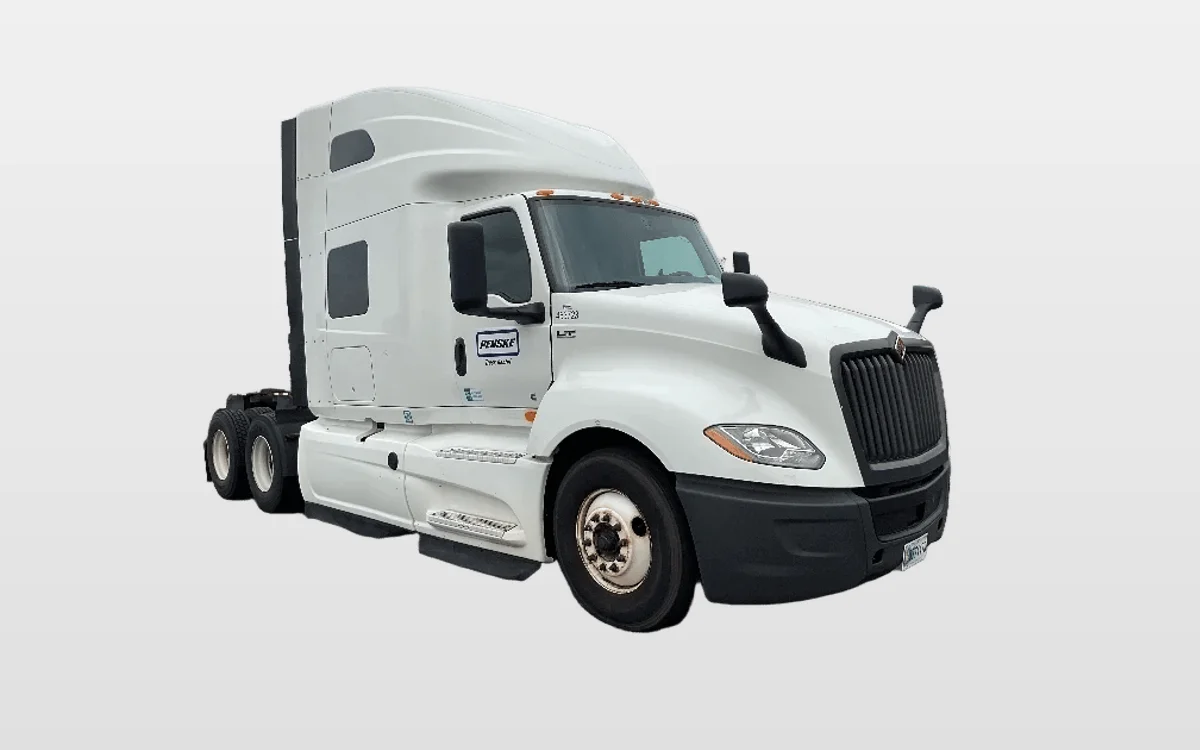 2022 International LT - image 1