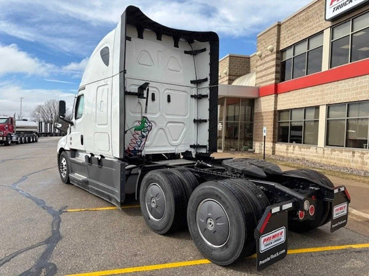 2026 Freightliner Cascadia - image 7