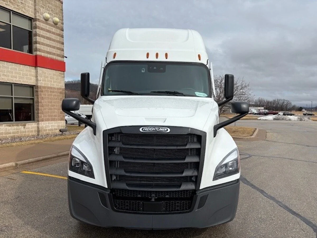 2026 Freightliner Cascadia - image 2