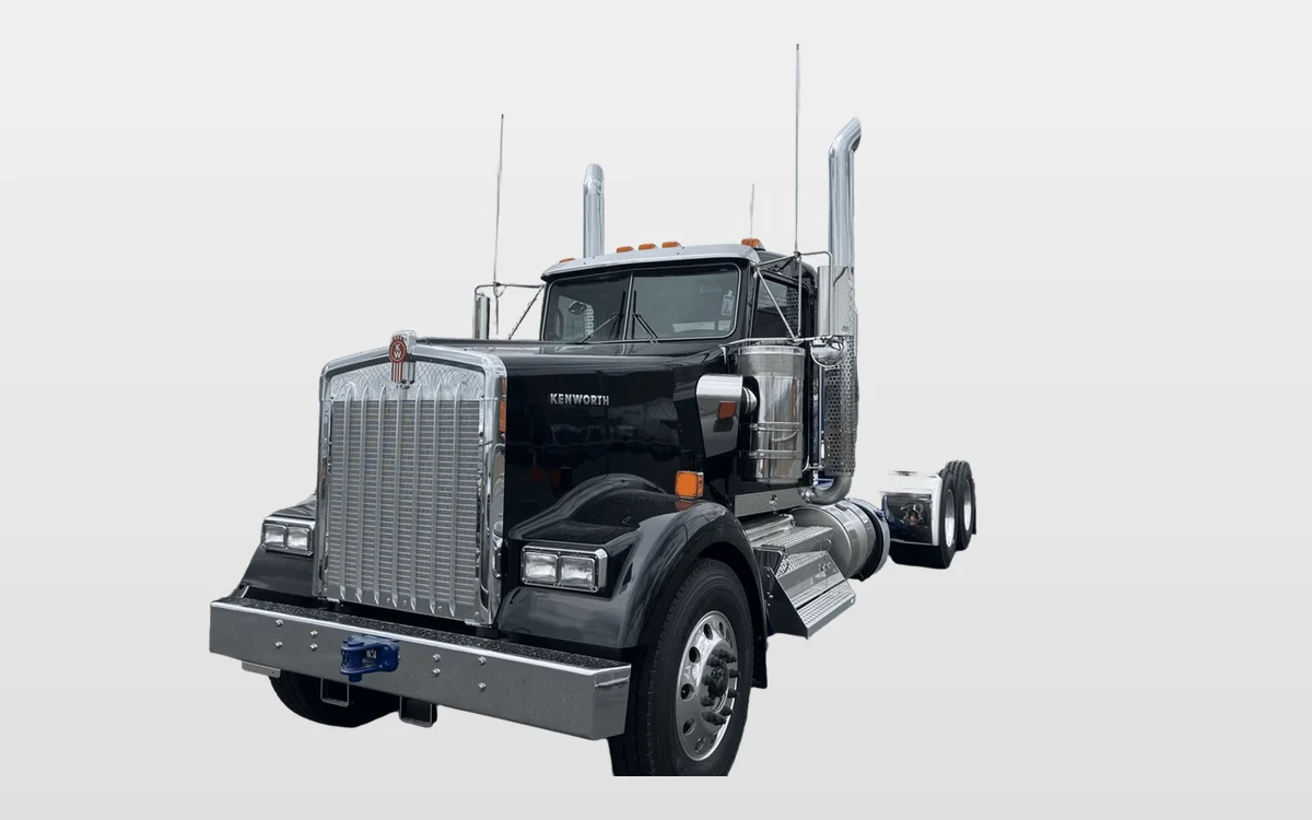 2025 Kenworth W900 - image 1