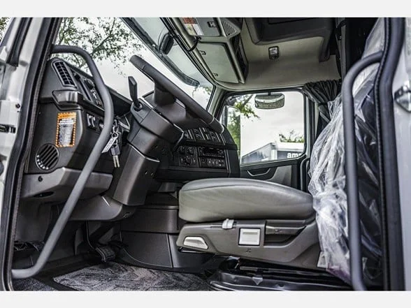 2025 Volvo VNL 860 in Linthicum Heights, MD — photo 8
