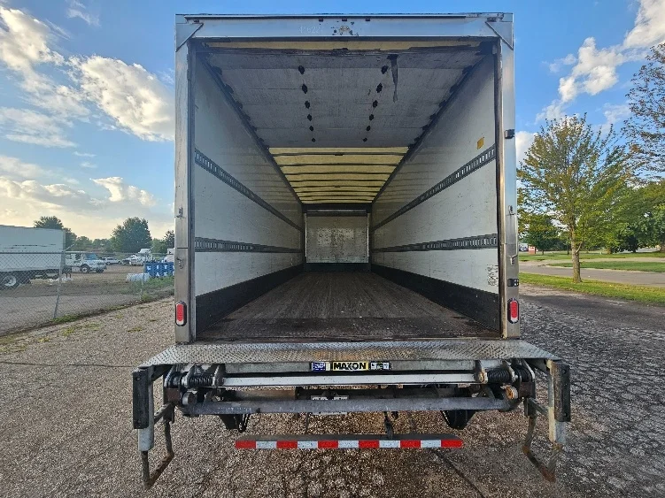 2022 Freightliner eM2 in Chicago (Melrose Park), IL — photo 8