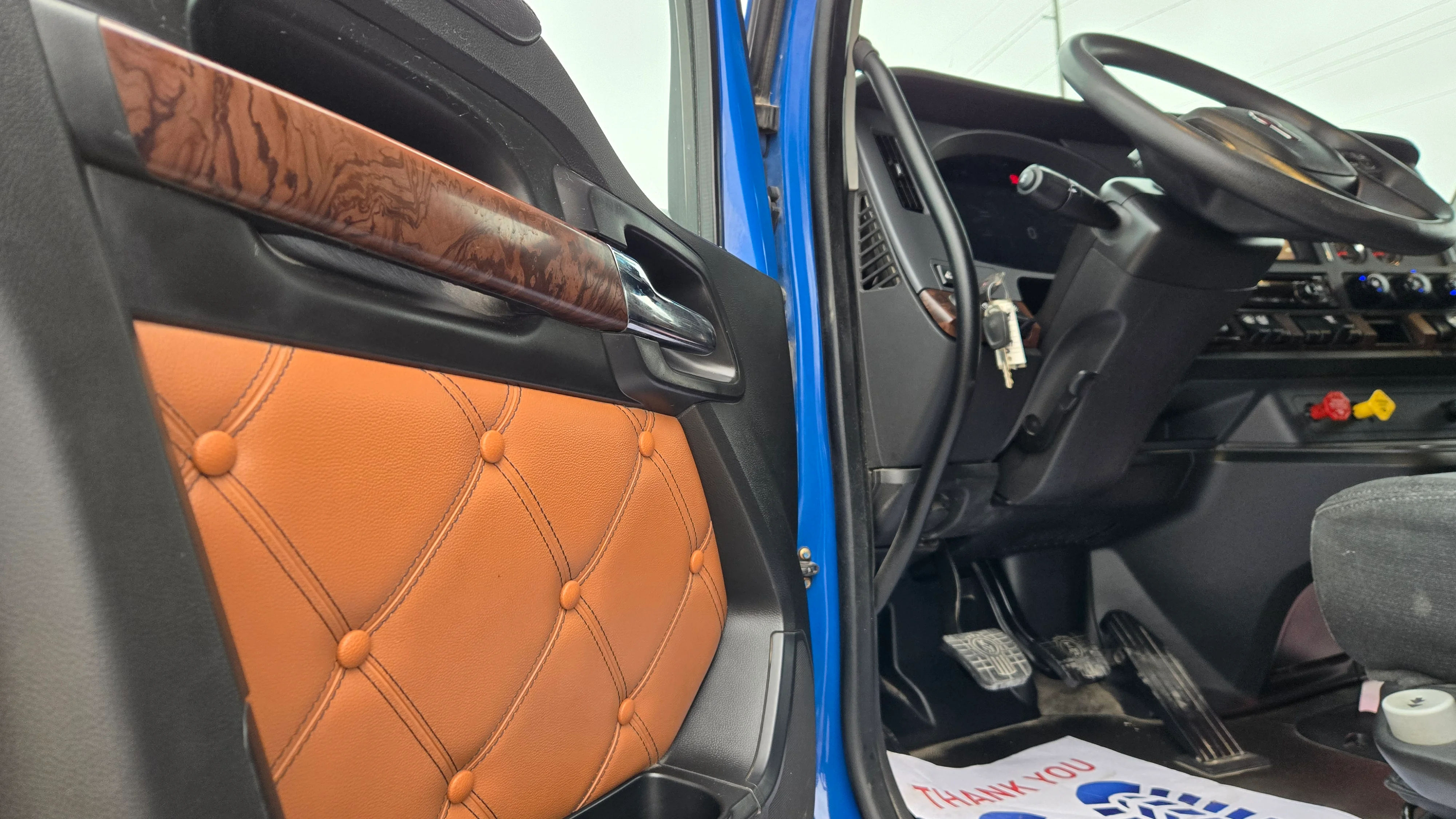 2023 Kenworth T880 - image 7