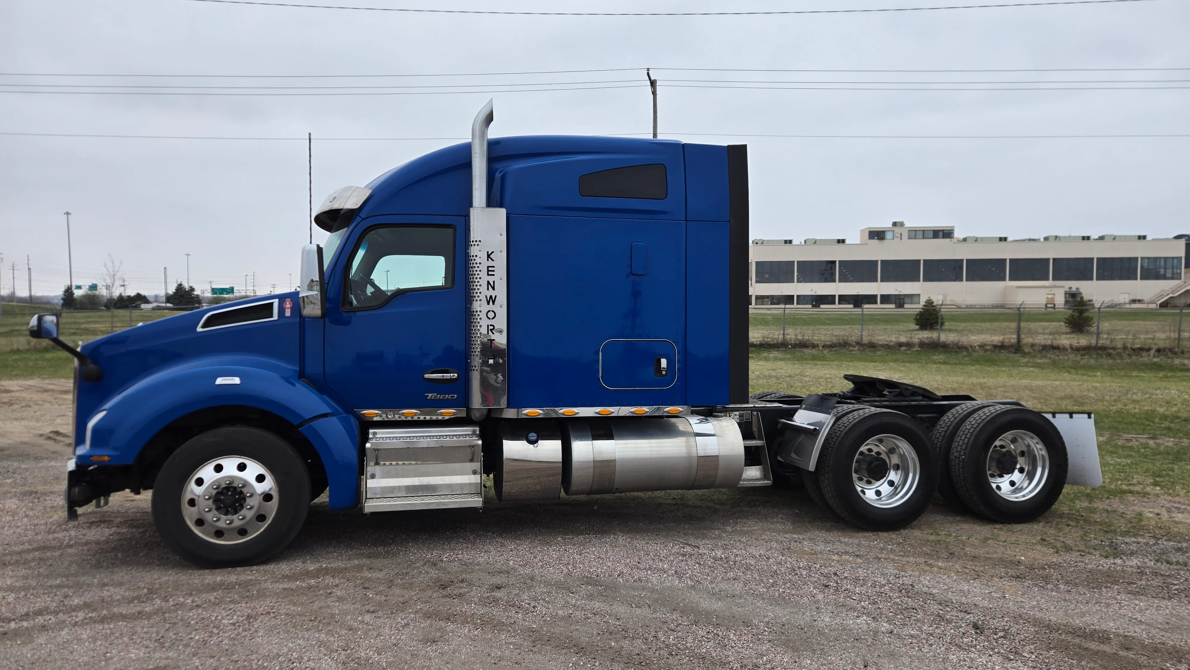 2023 Kenworth T880 - image 2