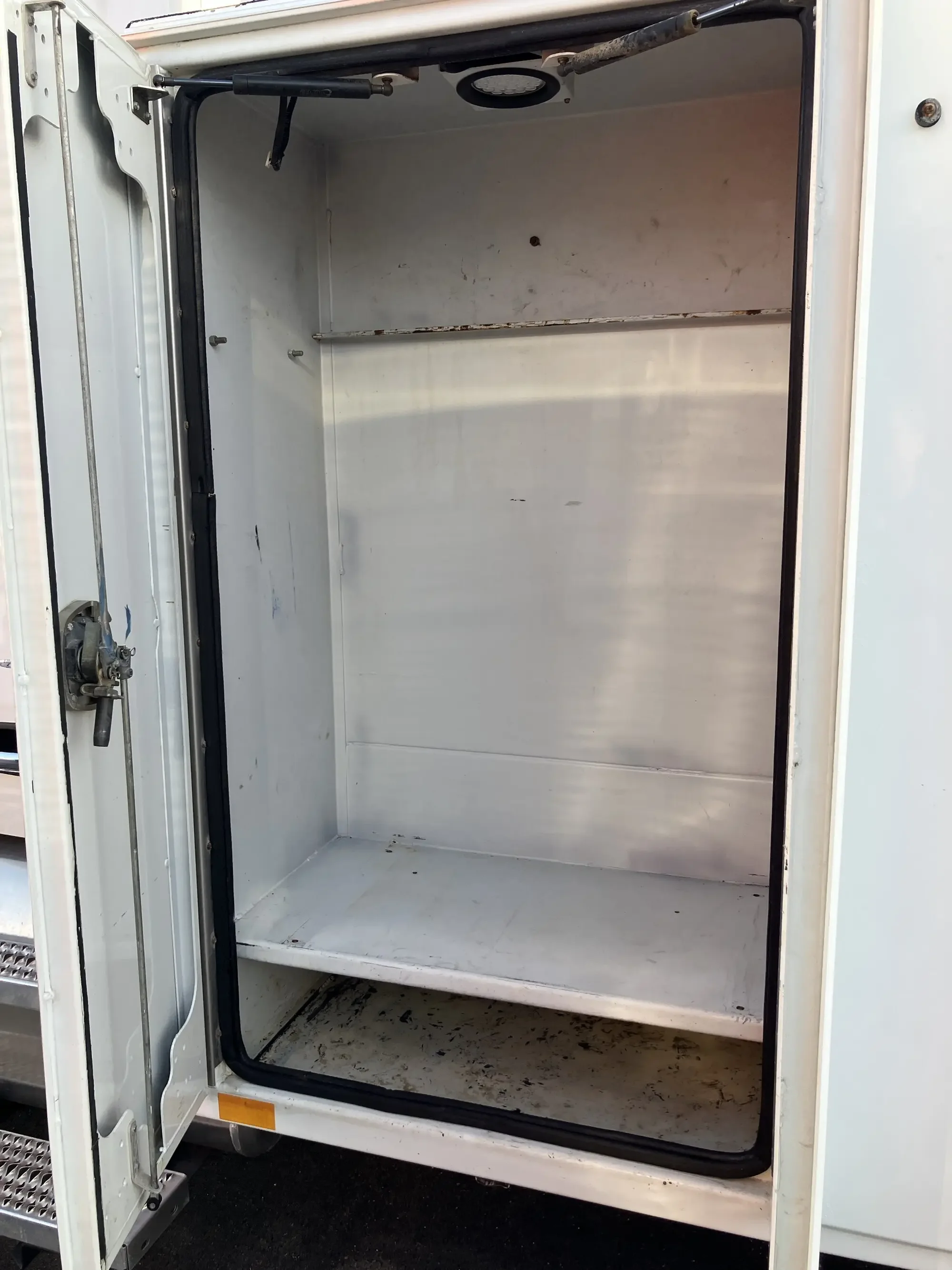 2025 Peterbilt 536 - image 13