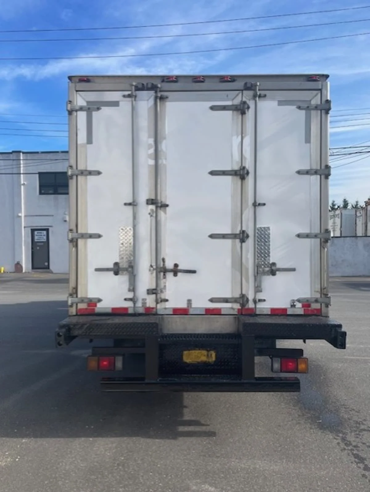 2019 Isuzu NQR in Farmingdale, NY — photo 5