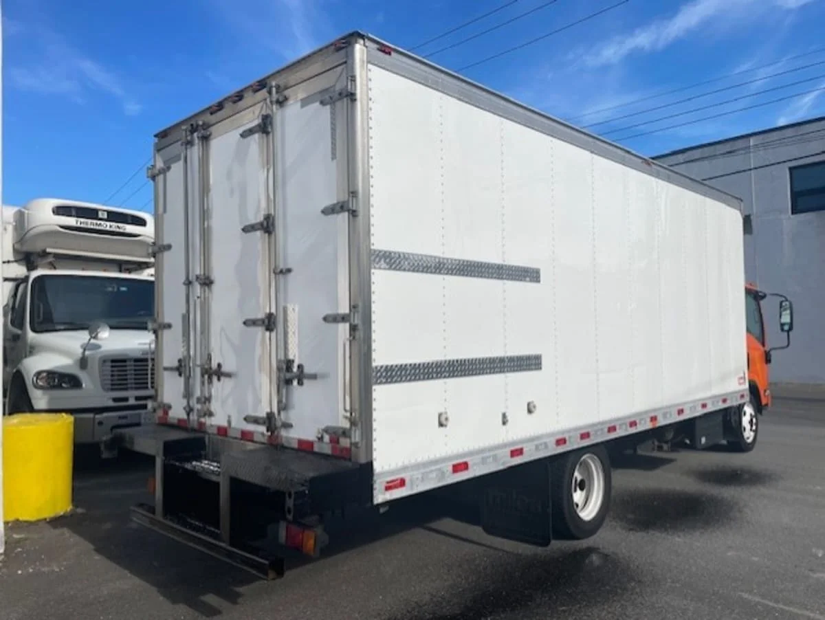 2019 Isuzu NQR in Farmingdale, NY — photo 4