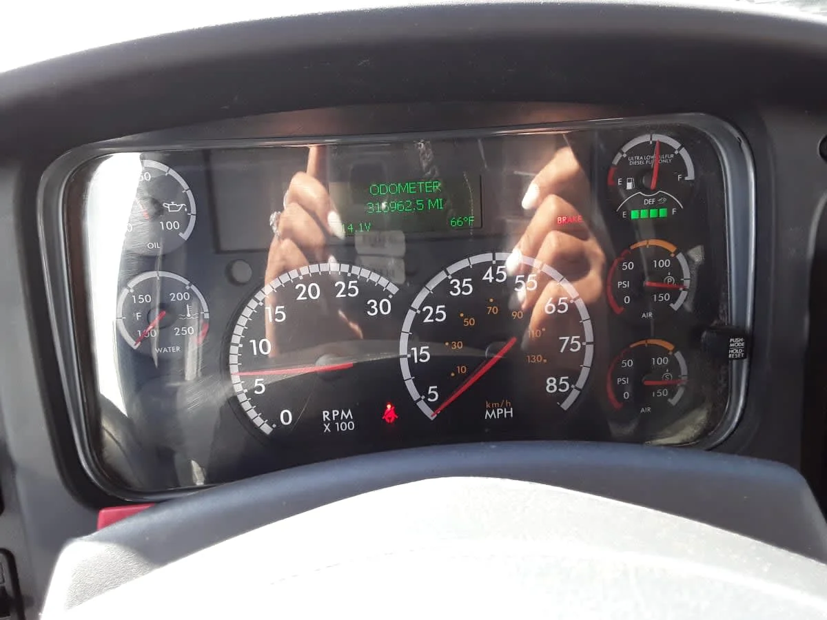 2018 Freightliner M2 106 - image 10